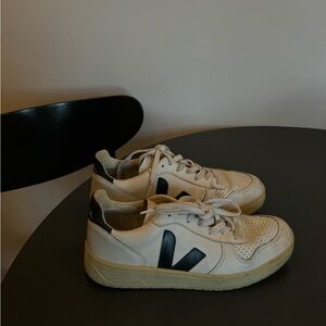 Veja Sneaker - Women’s